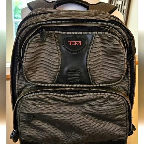 TUMI Black & Gray Backpack with Multiple Compartments Padded Straps Great Cond - Picture 2 of 10